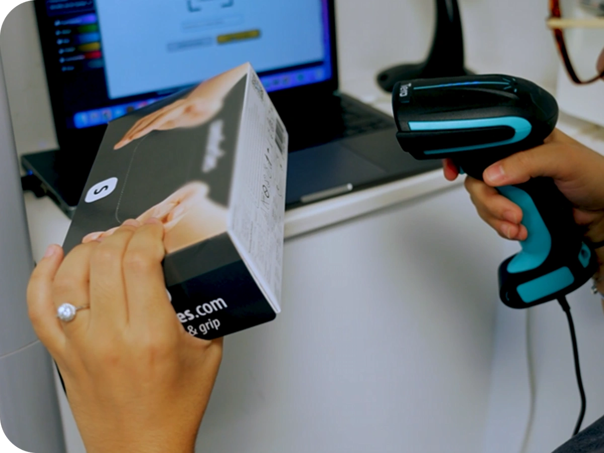 Espace de stockage dentaire organisé avec les produits Scan&Stock